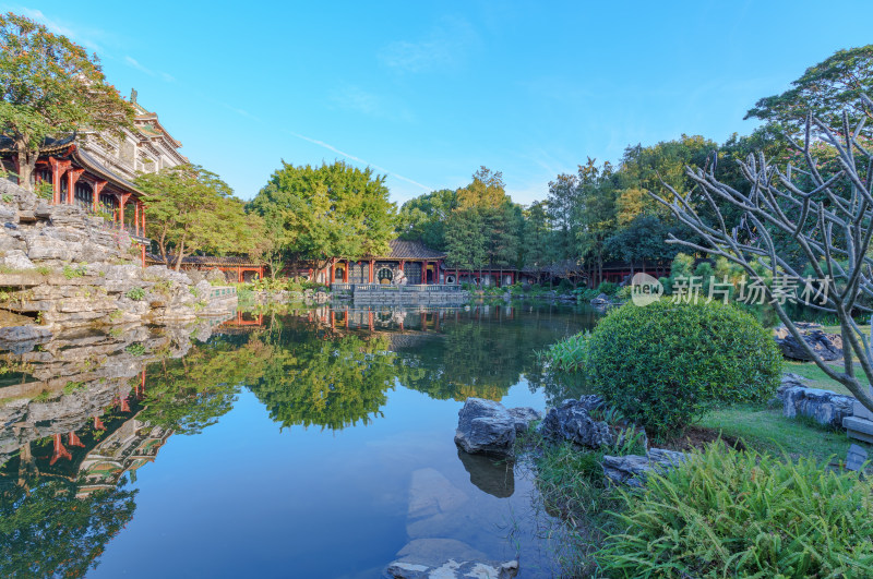 佛山顺峰山公园粤剧大观园传统岭南园林湖景