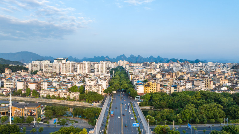 山水环绕的桂林城市风光全景鸟瞰