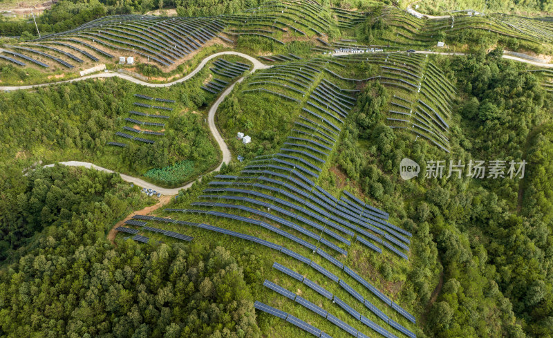 航拍大型的光伏发电基地，高兴科技能源产业