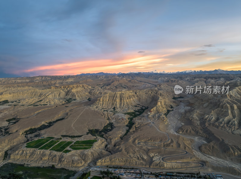 西藏阿里地区古格王朝文化遗迹日落高空航拍