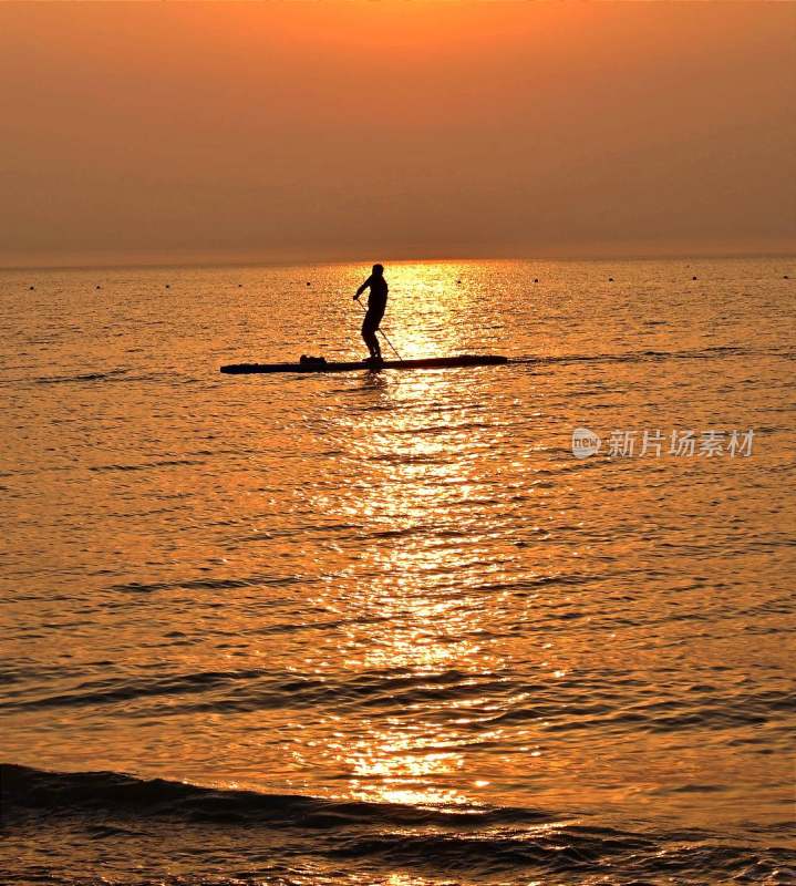 海上落日的里的独浆