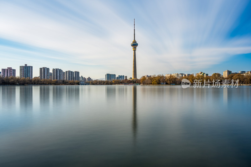 北京中央电视塔湖面倒影全景