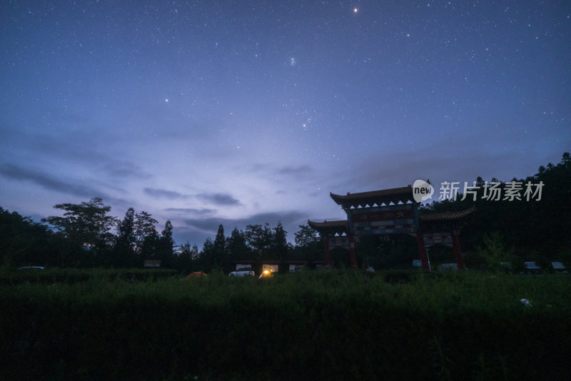 古建筑星空夜景璀璨星空