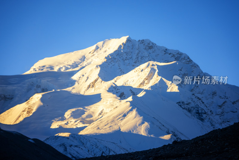 希夏邦马日出日照金山