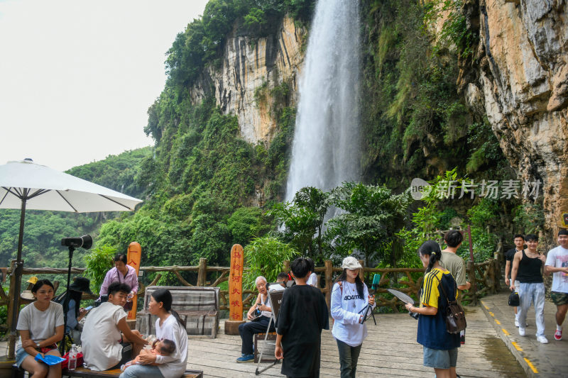 峡谷山川瀑布水流奔腾大自然风光