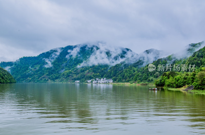 春日的新安江山水画廊风光