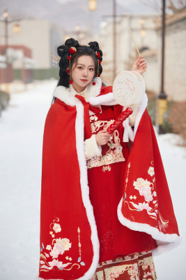 雪天户外身穿中式红色汉服的亚洲少女