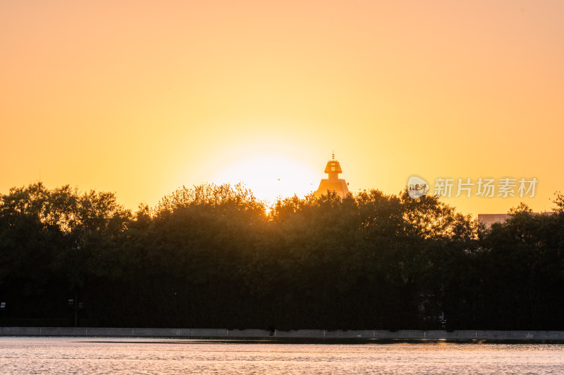 夕阳照射