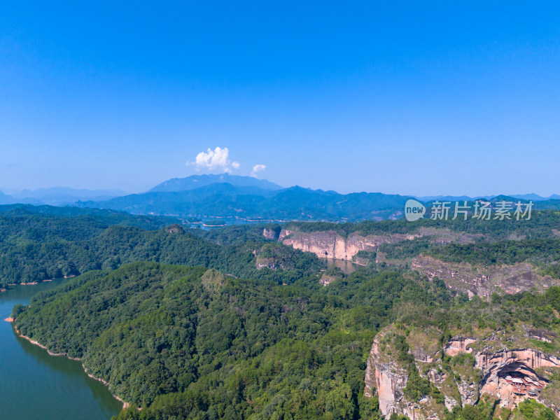 青山绿水风光航拍图