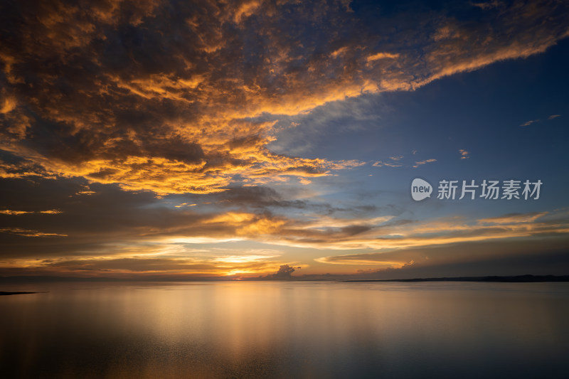 青海湖落日晚霞