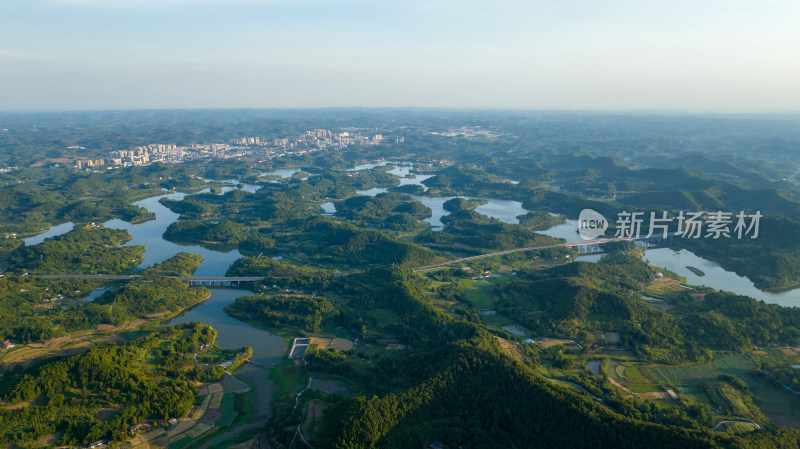 四川丘陵地貌湖泊水网