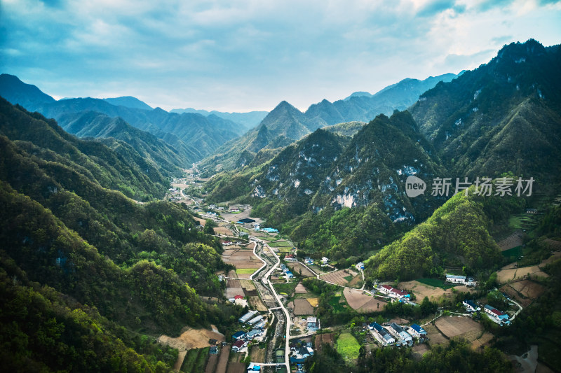 湖南神农架林区太阳坪自然保护区长坊村