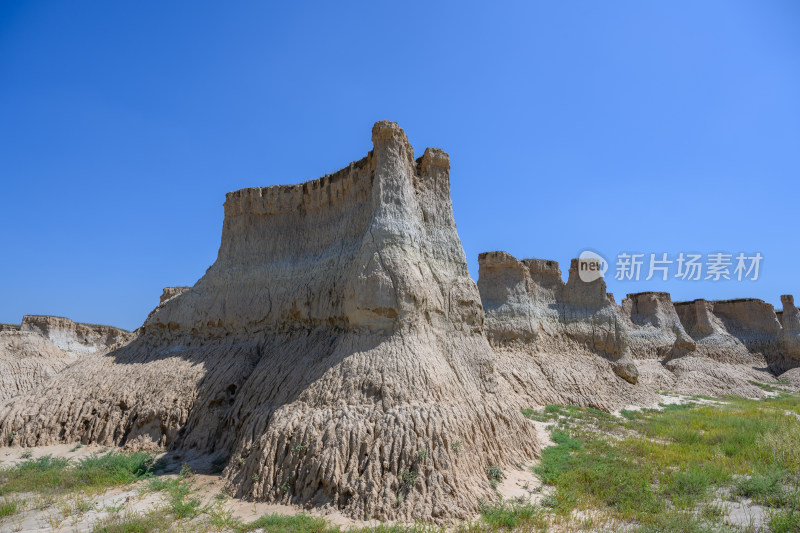 烈日下的山西省大同市土林地貌风光