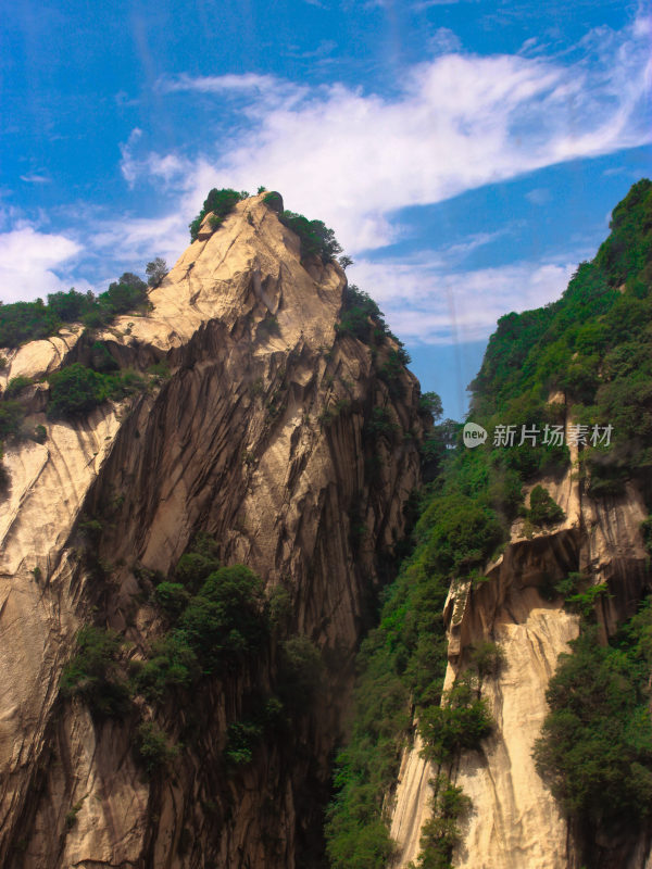 险峻双峰