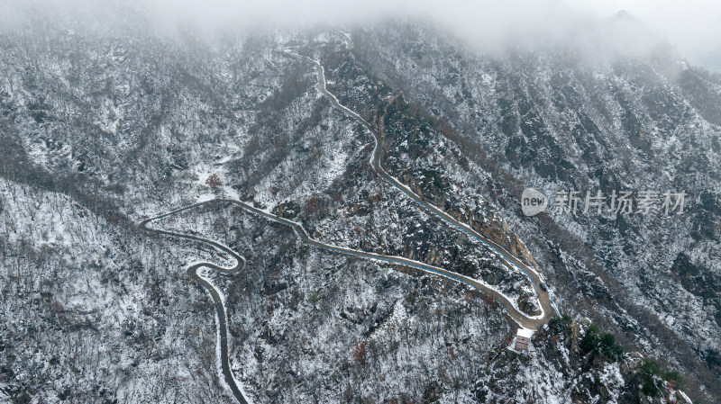 冬天雪后大山公路交通航拍