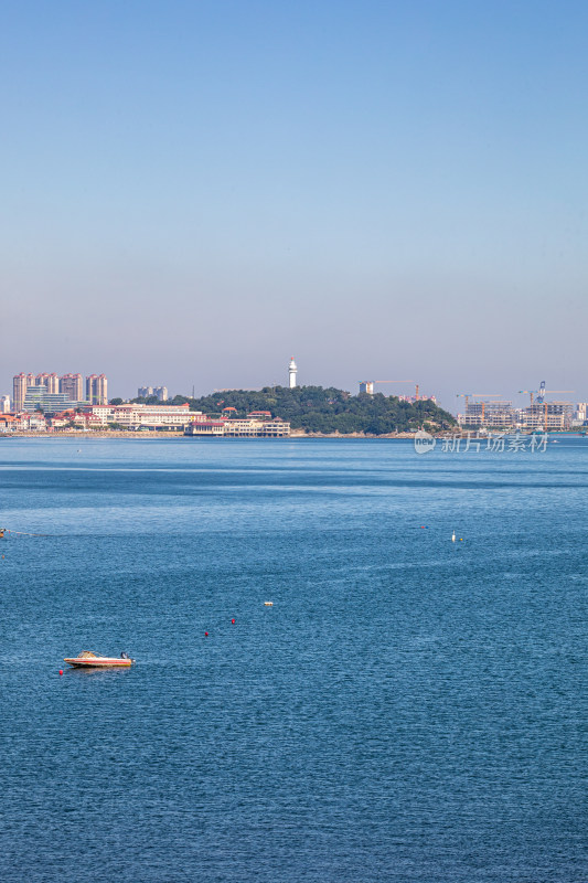 烟台东炮台遗址公园景观看烟台市海滨风光