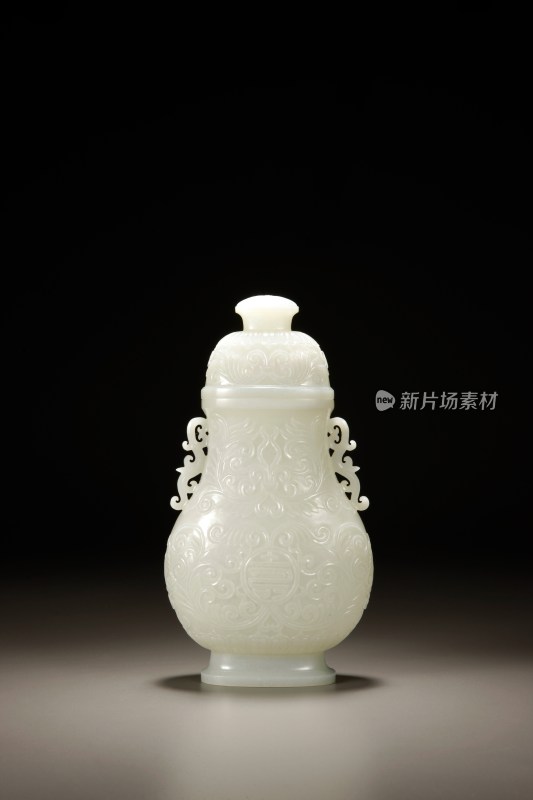 玉雕花卉瓶