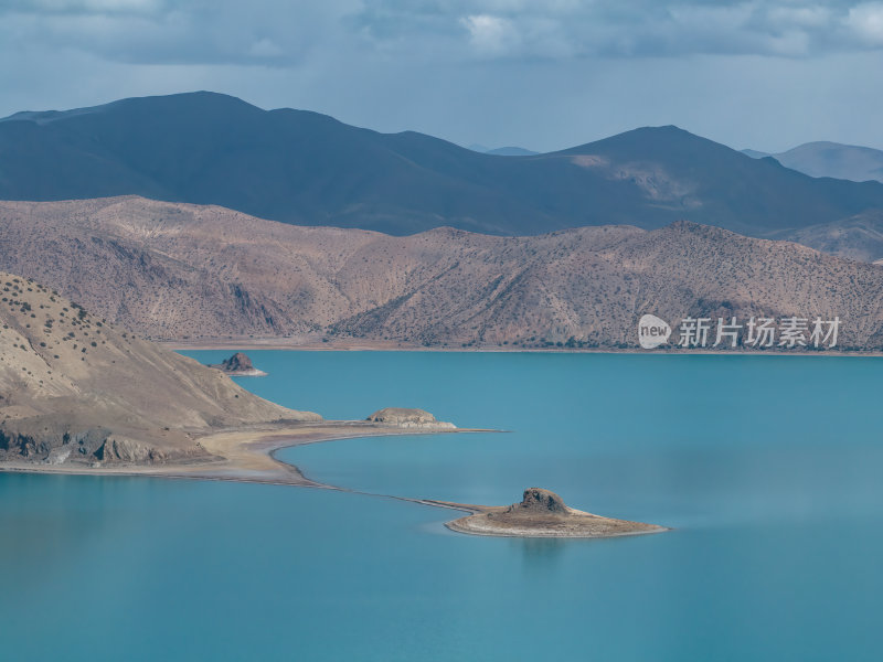 西藏山南羊卓雍措圣湖神湖蓝色高空航拍