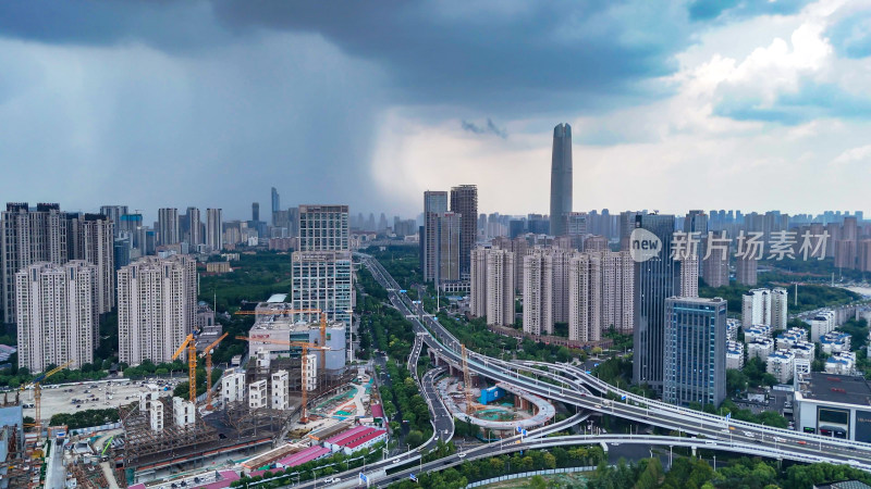 航拍湖北武汉城市暴雨来临乌云密布