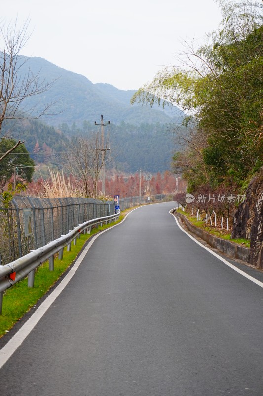 山上的柏油路、道路