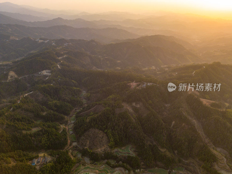 连绵起伏山川日落晚霞航拍摄影图