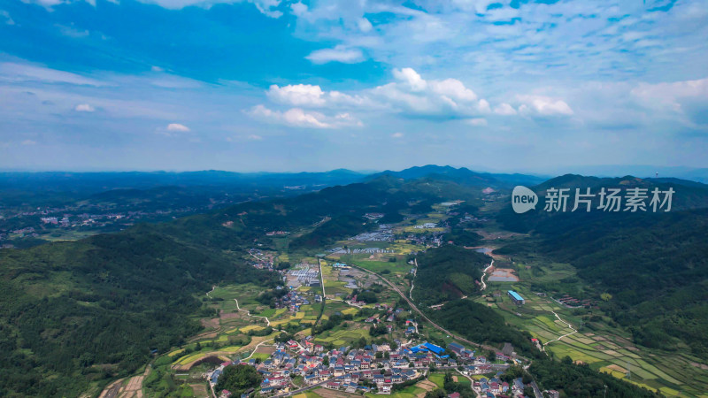 祖国壮丽山川青山蓝天白云航拍图