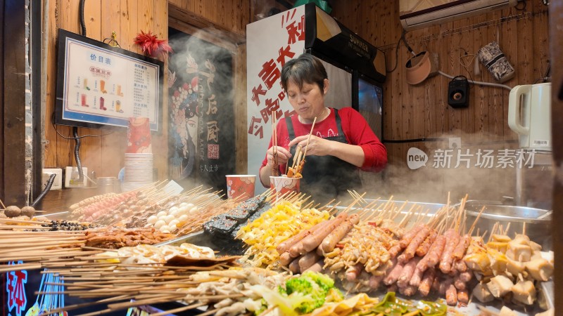 重庆街边美食钵钵鸡麻辣串