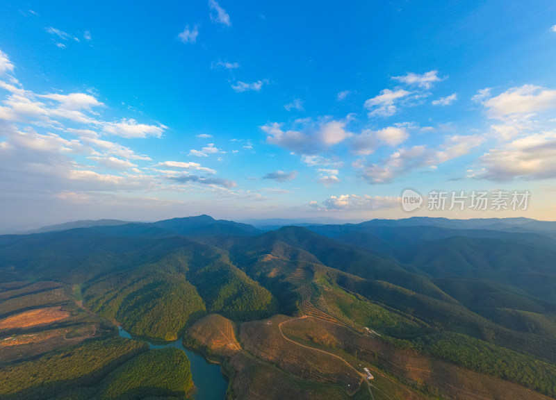 航拍山间水库自然风光