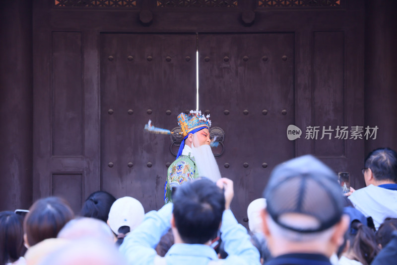 山西大同华严寺爆满各地游客人山人海的盛景