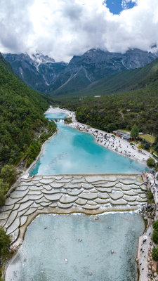 云南丽江玉龙雪山蓝月谷梯田流水高空航拍