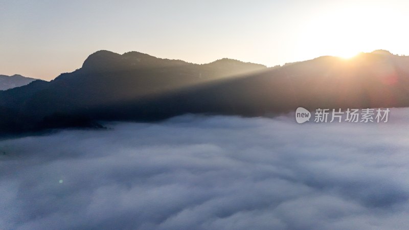 贵州沿河：红花盖下雾正浓