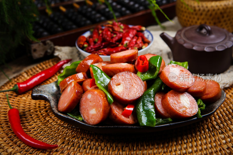 香辣美味的炒红肠