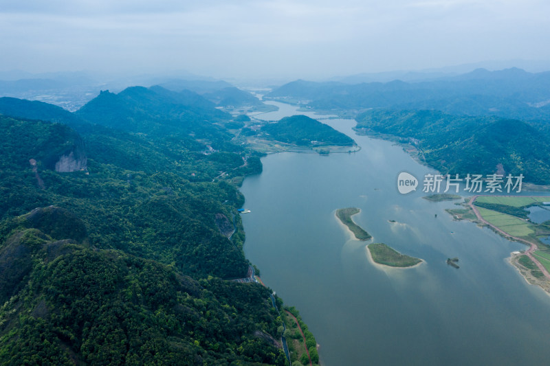 浦阳江两岸的自然风光