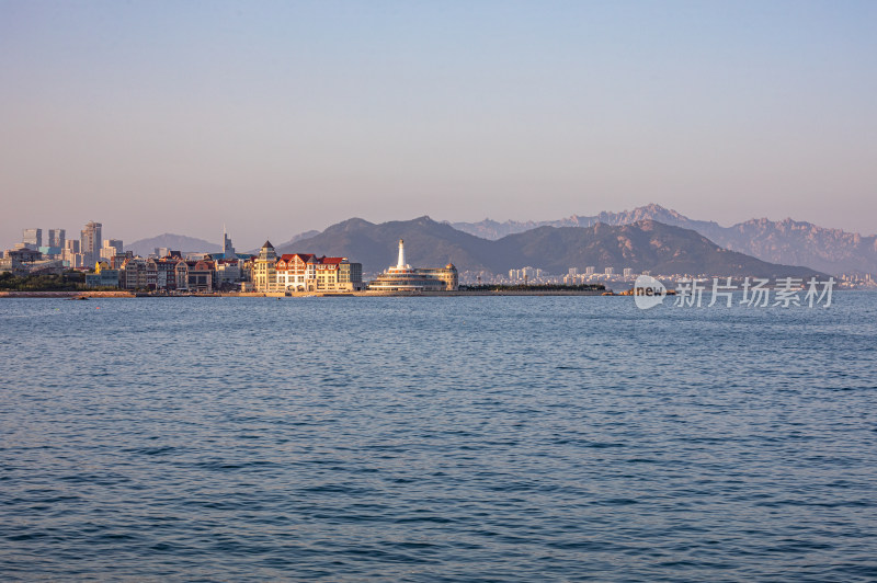 黄昏落日时青岛小麦岛公园自然风景城市景观