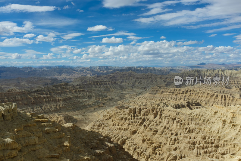 中国西藏阿里地区札达县札达土林下午风光