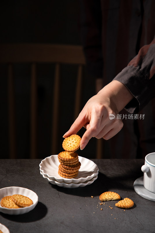 小圆饼干简约日式休闲零食