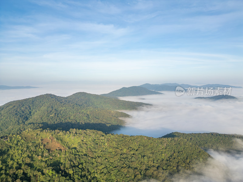 航拍云海山峦