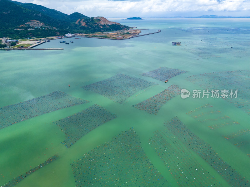 蓝色海洋大海岛屿自然风光航拍图