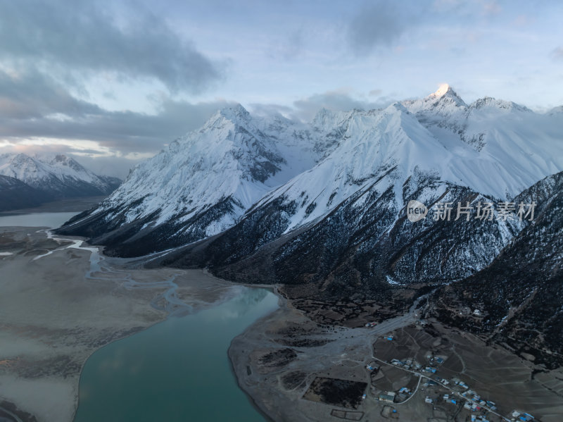 西藏昌都然乌湖来古雪山冰湖高空航拍