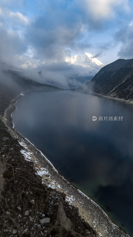 西藏山南洛扎秘境库拉岗日白马林措航拍