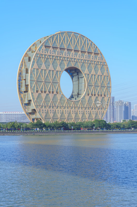 广州珠江圆大厦现代城市建筑与江景风光