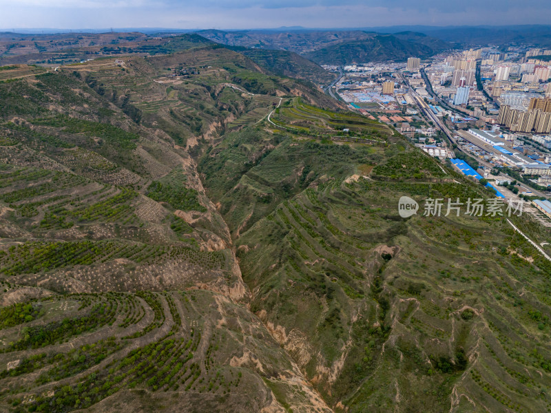 西北地区山区高山种植航拍图