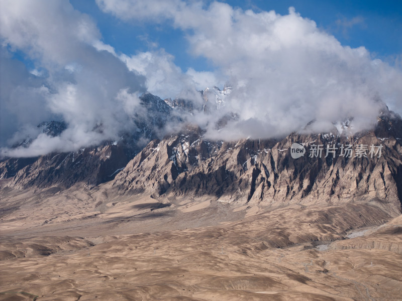 帕米尔高原的雪山美景