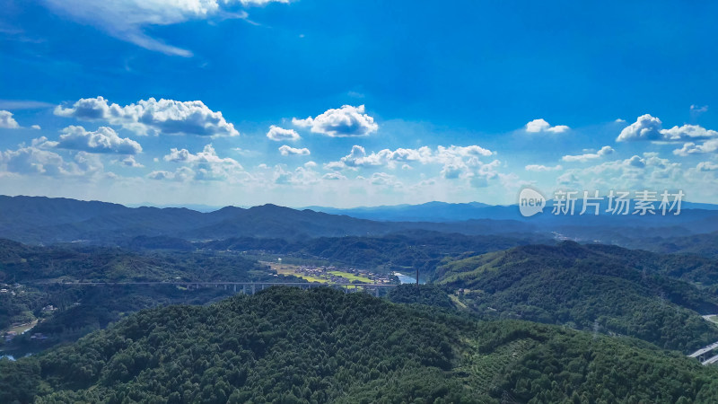 大自然青山绿水蓝天白云金山银山航拍