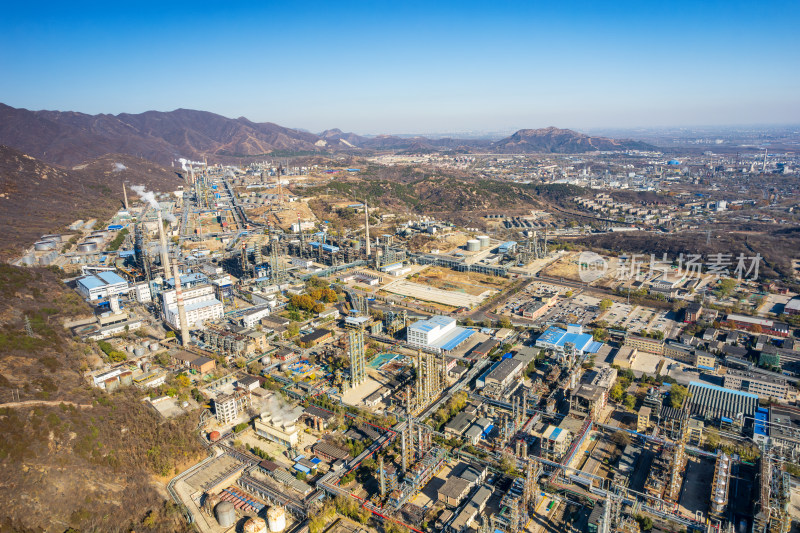 俯瞰北京房山区燕山石化厂区全景