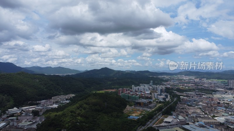 航拍广东省东莞市清溪镇蓝天白云城市风光