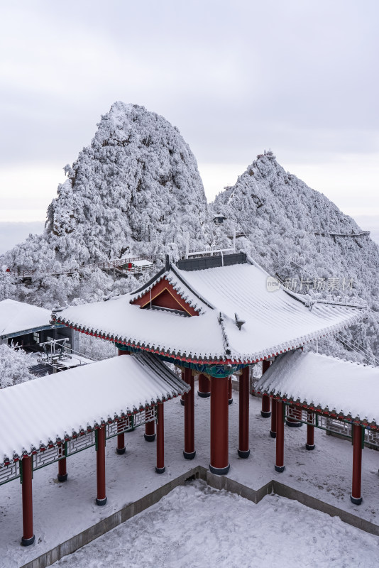 河南老君山冬季大雪古建筑航拍