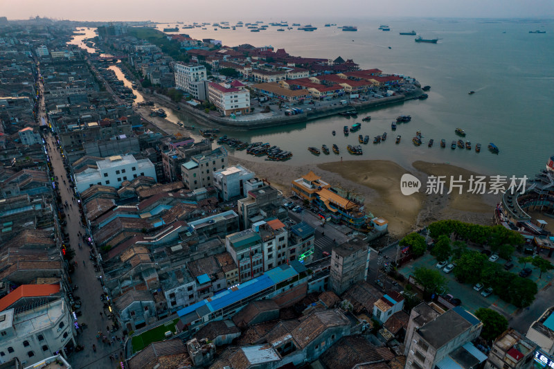 海边城市广西北海晚霞夜幕降临航拍摄影图