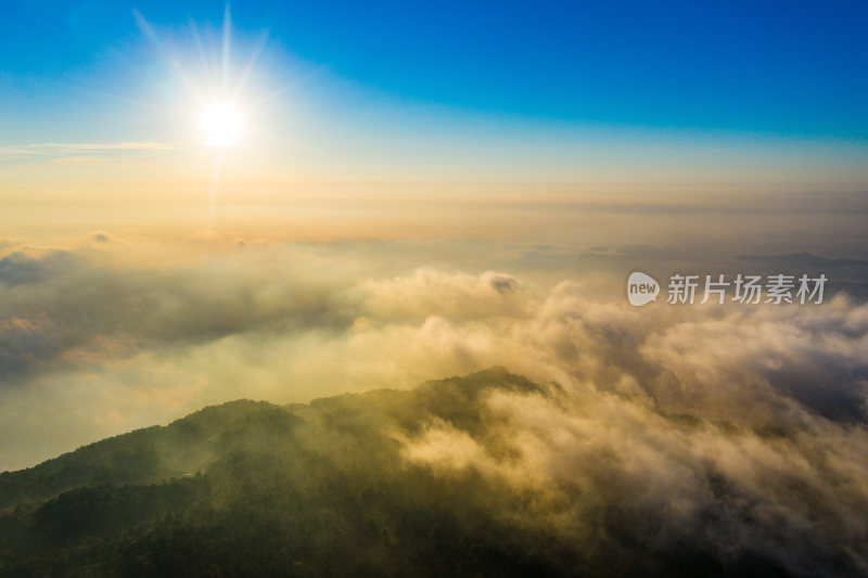 航拍山顶晨曦日出云海