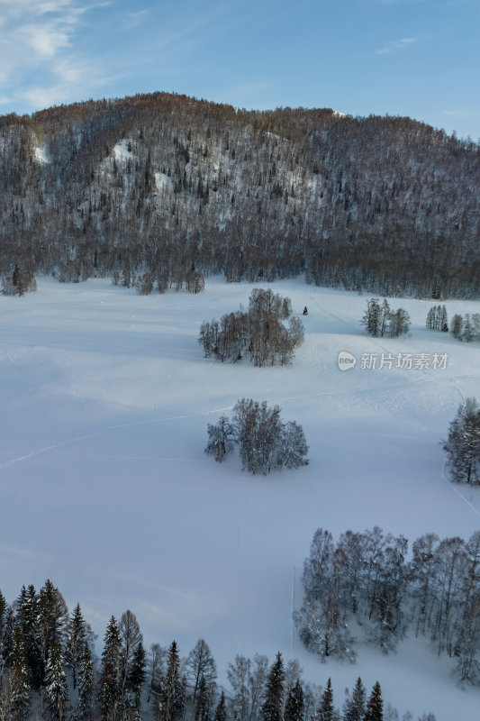 新疆北疆阿勒泰禾木冬季雪景童话世界航拍